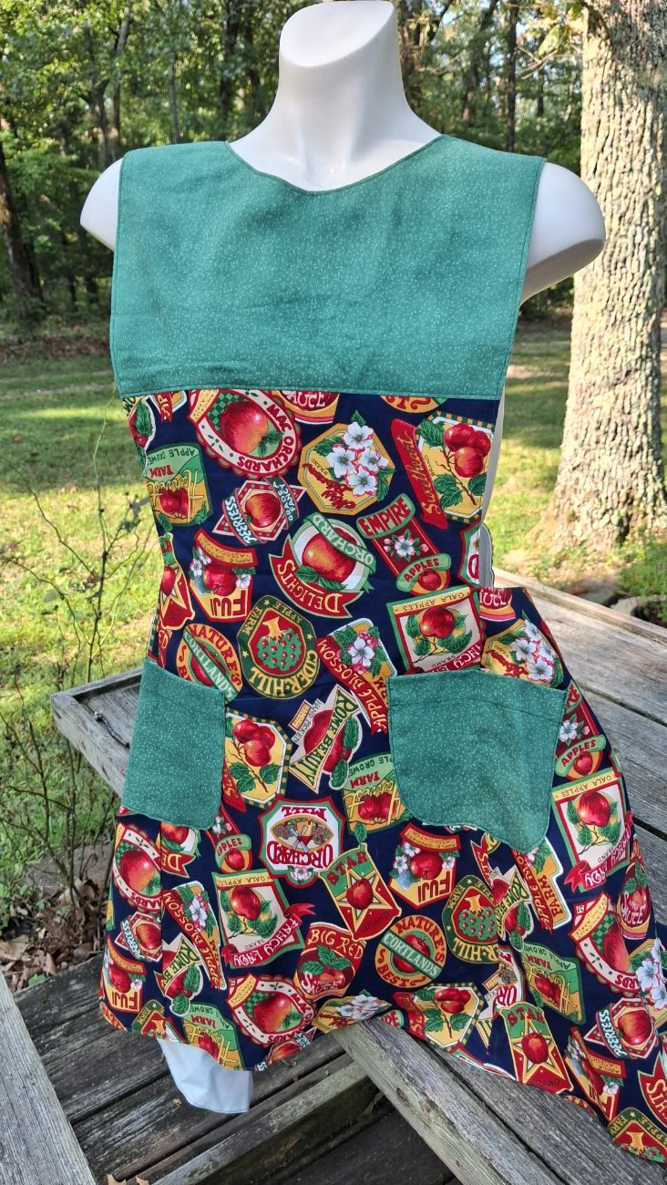 Apple wrap around Apron size fits small to medium, cotton fabrics, Lined apron