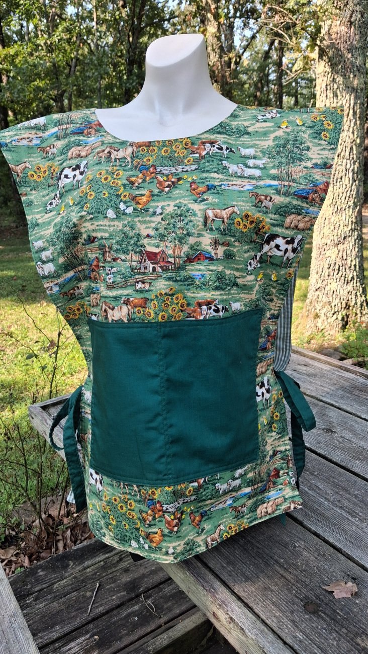 Farm Animals Sunflowers Farmhouse Barn Apron, Reversible Stripped Apron with deep pockets